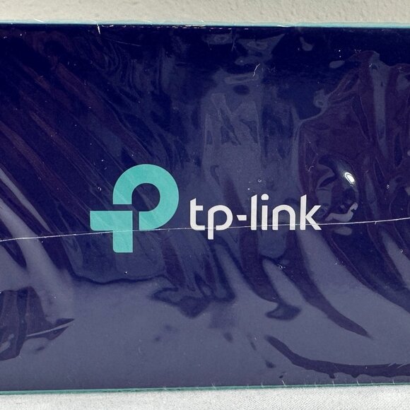 TP-Link TL-SG108 8-Port Gigabit Plug & Play Desktop Switch 10/100/1000Mbp Switch - Picture 5 of 16